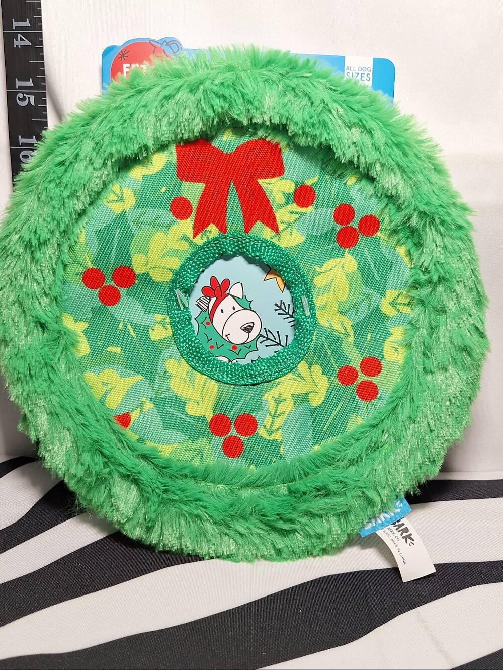 NWT Bark Wreath Toss Dog Toy All Dog Sizes